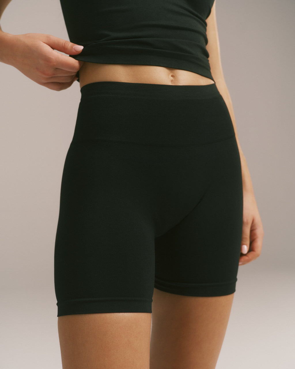 Seamless Crop Shorts - Black