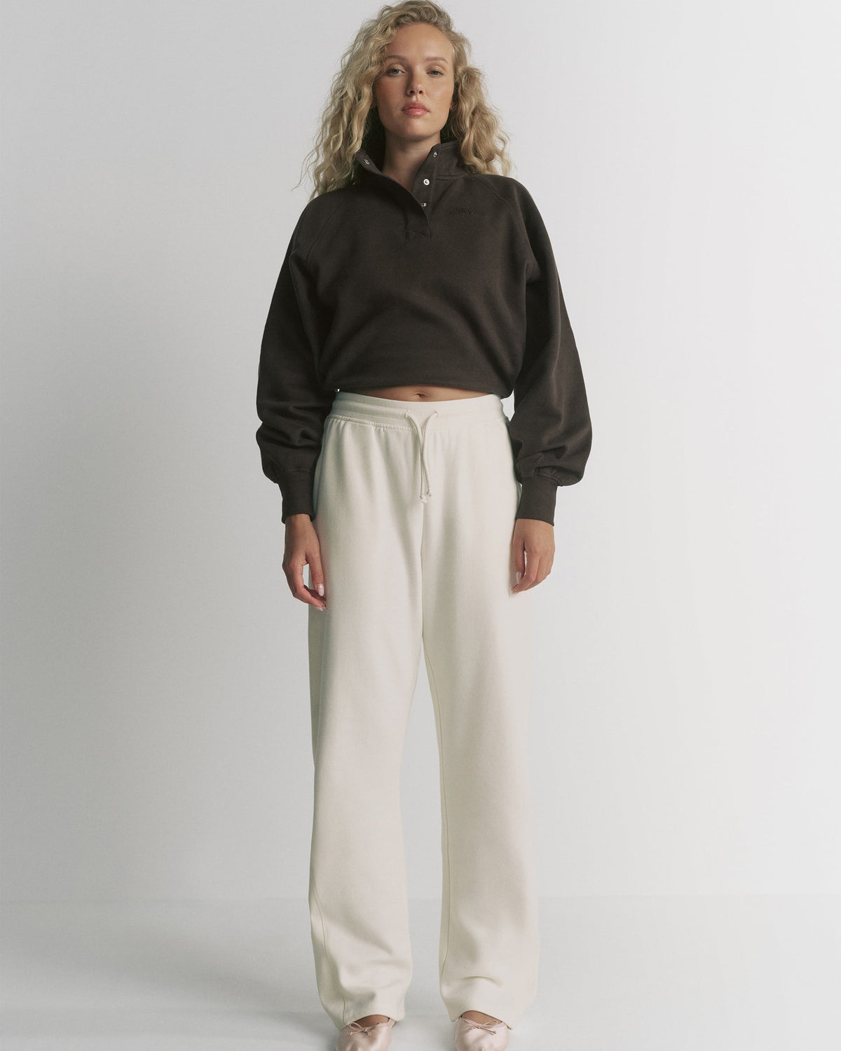 Studio Henley Sweatshirt - Coffee Bean